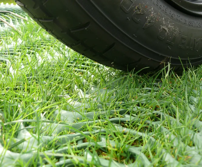 grass protecting geocomposite installation